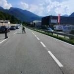 Altglas auf Fahrbahn verstreut