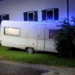 Anhängerbergung - Wohnwagen in Wohnhaus