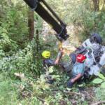 Lenker mit PKW in Bach gestürzt