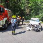 Lenker mit PKW in Bach gestürzt