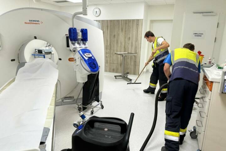 HFW Villach: Wasserschaden im LKH – Einsatzreicher Nachmittag