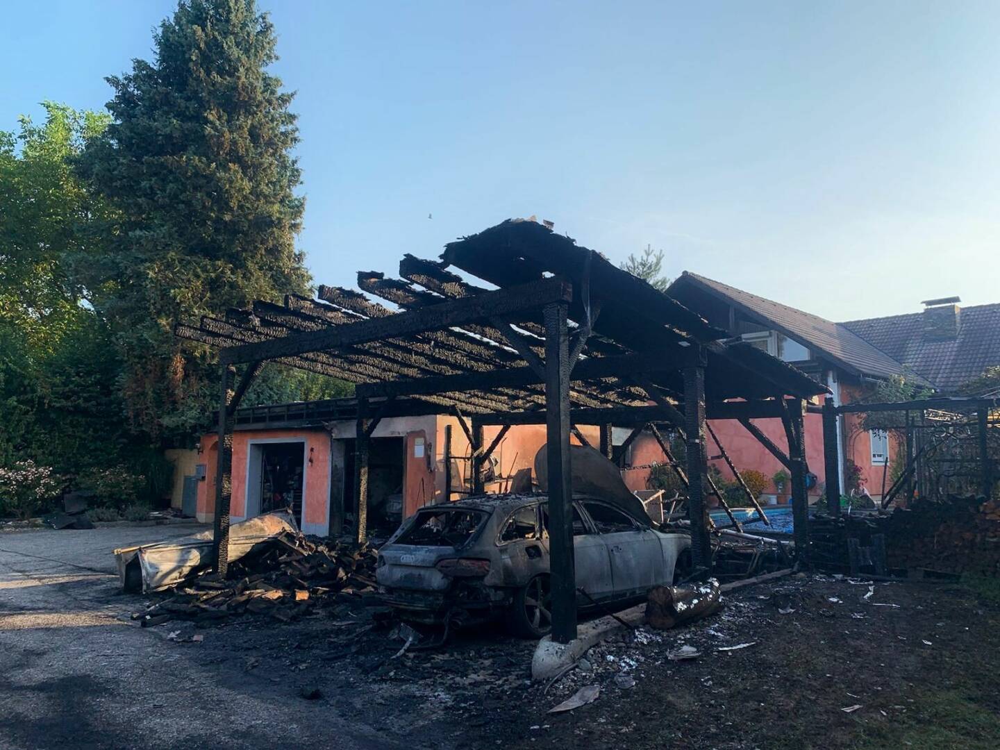BFV Deutschlandsberg: Carport und Garage in Brand
