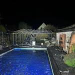 Carport und Garage in Brand