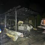 Carport und Garage in Brand