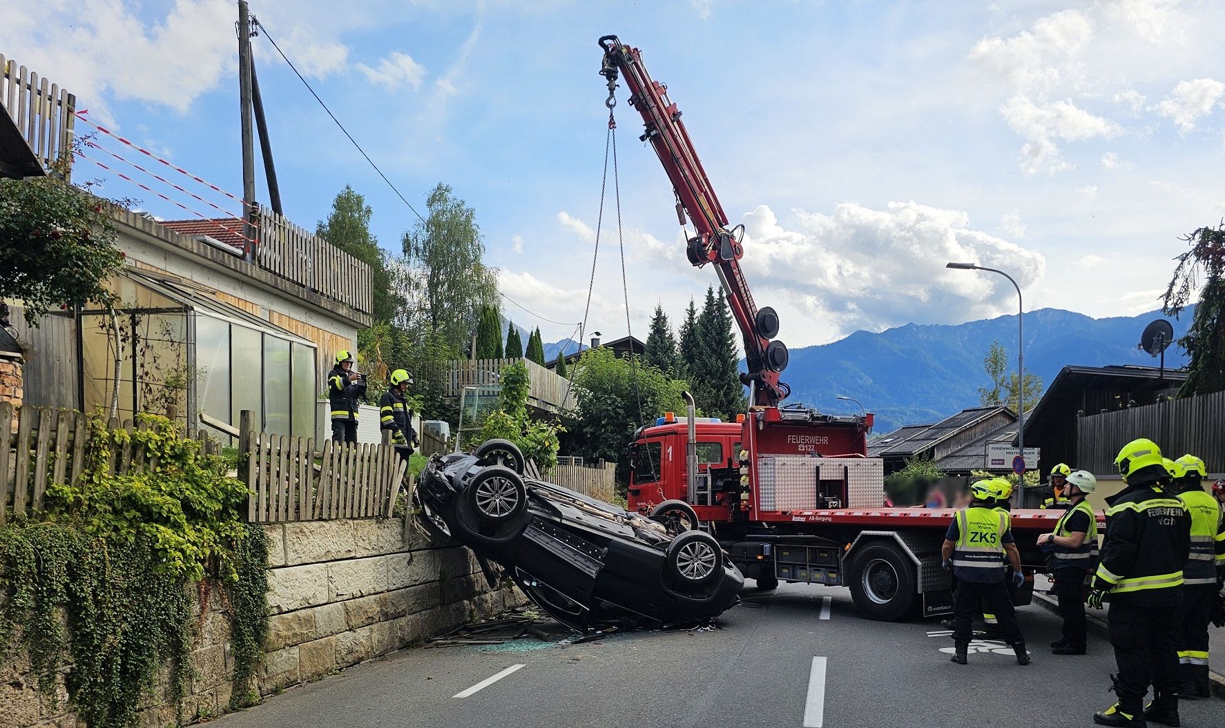HFW Villach: Spektakulärer Verkehrsunfall in Egg am Faakersee