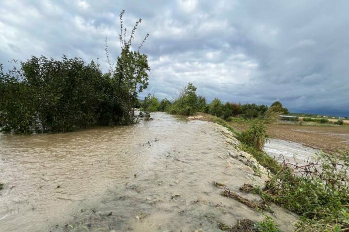 BFK Krems: Dammsicherung – Black Hawk-Einsatz bei Hadersdorf