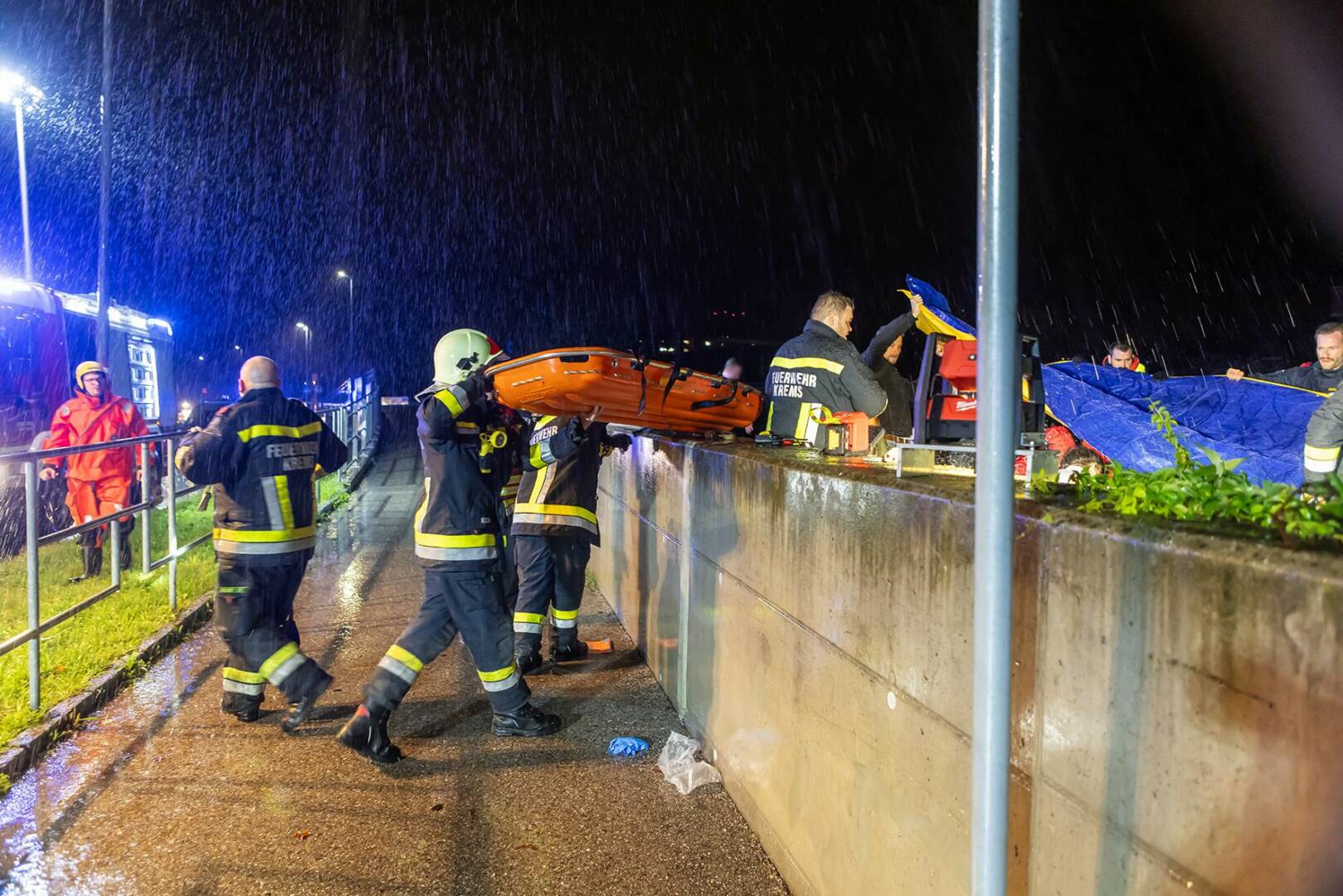 BFK Krems: Rollstuhlfahrer gerettet – Meiden Sie gesperrte Bereiche