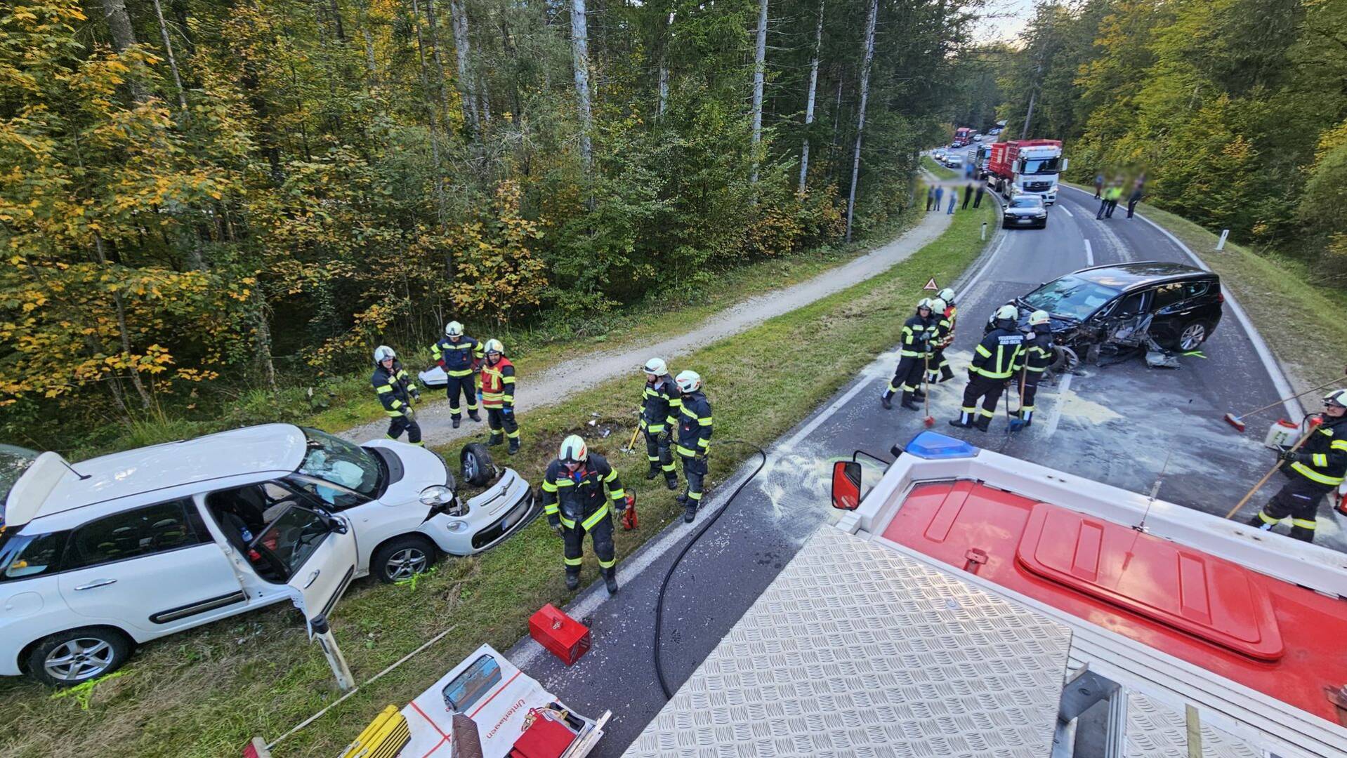 HFW Bad Ischl: Schwerer Verkehrsunfall im Weißenbachtal