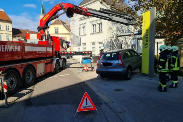 FF Klosterneuburg: Fahrzeugbergung und Verkehrsunfall