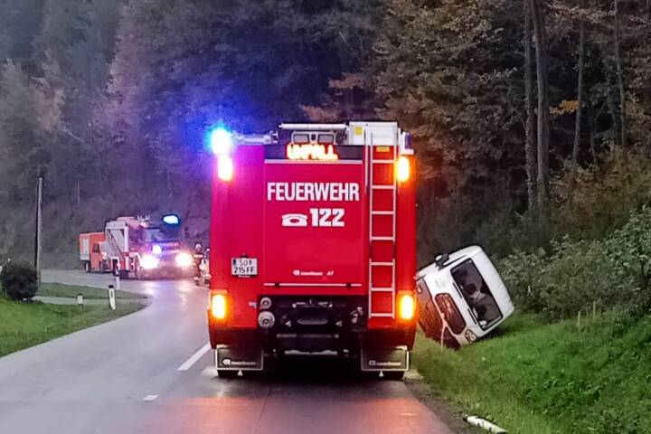 BFV Feldbach: Verkehrsunfall mit eingeklemmter Person