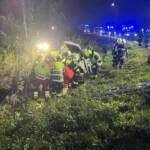 Fahrzeugüberschlag mit eingeklemmter Person