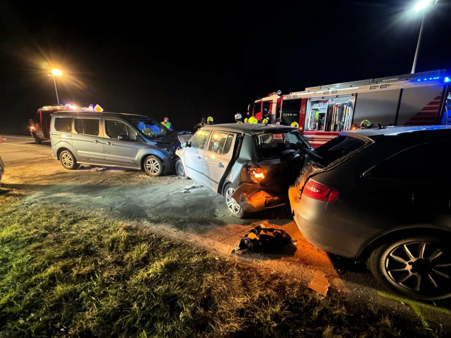 FF Andorf: Autolenker kracht in Unfallstelle auf der B137