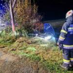 E-PKW touchierte Strommast