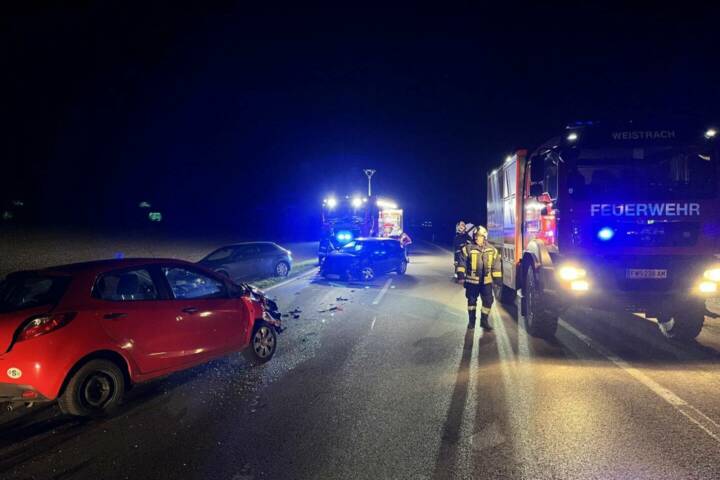 FF Weistrach musste binnen 19 Stunden 5 Fahrzeuge bergen