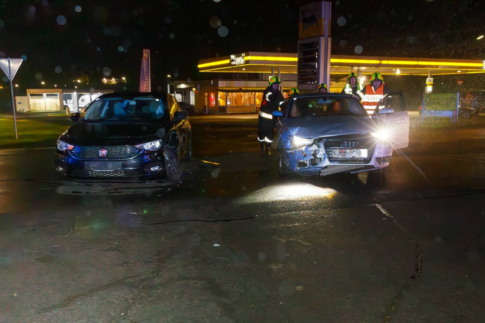 BFV Feldbach: Verkehrsunfall mit 2 PKWs