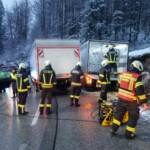 HFW Bad Ischl: PKW kollidiert mit LKW im Weißenbachtal