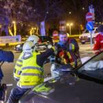 Verkehrsunfall mit Menschenrettung im Abendverkehr