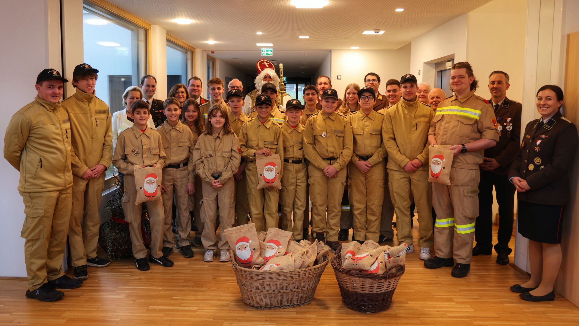 BFKDO Flachgau: Nikolausaktion mit der Feuerwehrjugend