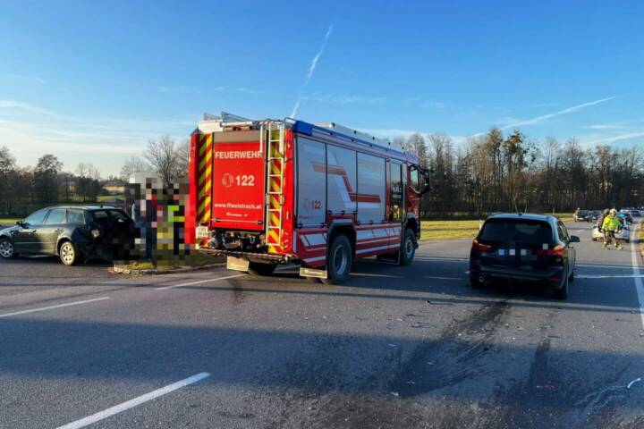 FF Weistrach: Auffahrunfall auf der L 85 Höhe Betriebsgebiet