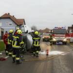 BFK Krems: Menschenrettung – Verkehrsunfall in Stratzing