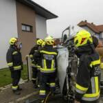 Menschenrettung - Verkehrsunfall in Stratzing