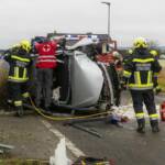 Menschenrettung - Verkehrsunfall in Stratzing