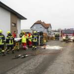 Menschenrettung - Verkehrsunfall in Stratzing