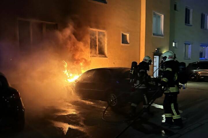 FF Klosterneuburg: Fahrzeugbrand in der Donaustraße