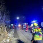 Verkehrsunfall - PKW landet im Bach