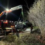 Verkehrsunfall - PKW landet im Bach