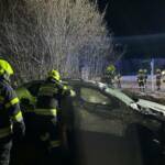 Verkehrsunfall - PKW landet im Bach