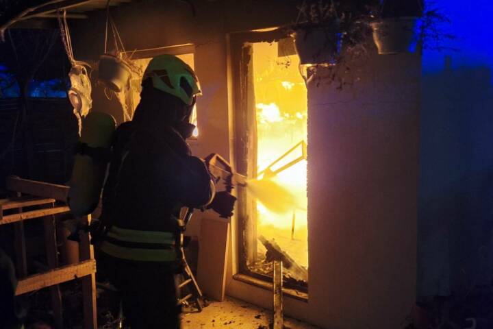 FF Strasshof a.d. Nordbahn: Garage in Vollbrand