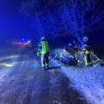 PKW Bergung auf vereister Straße