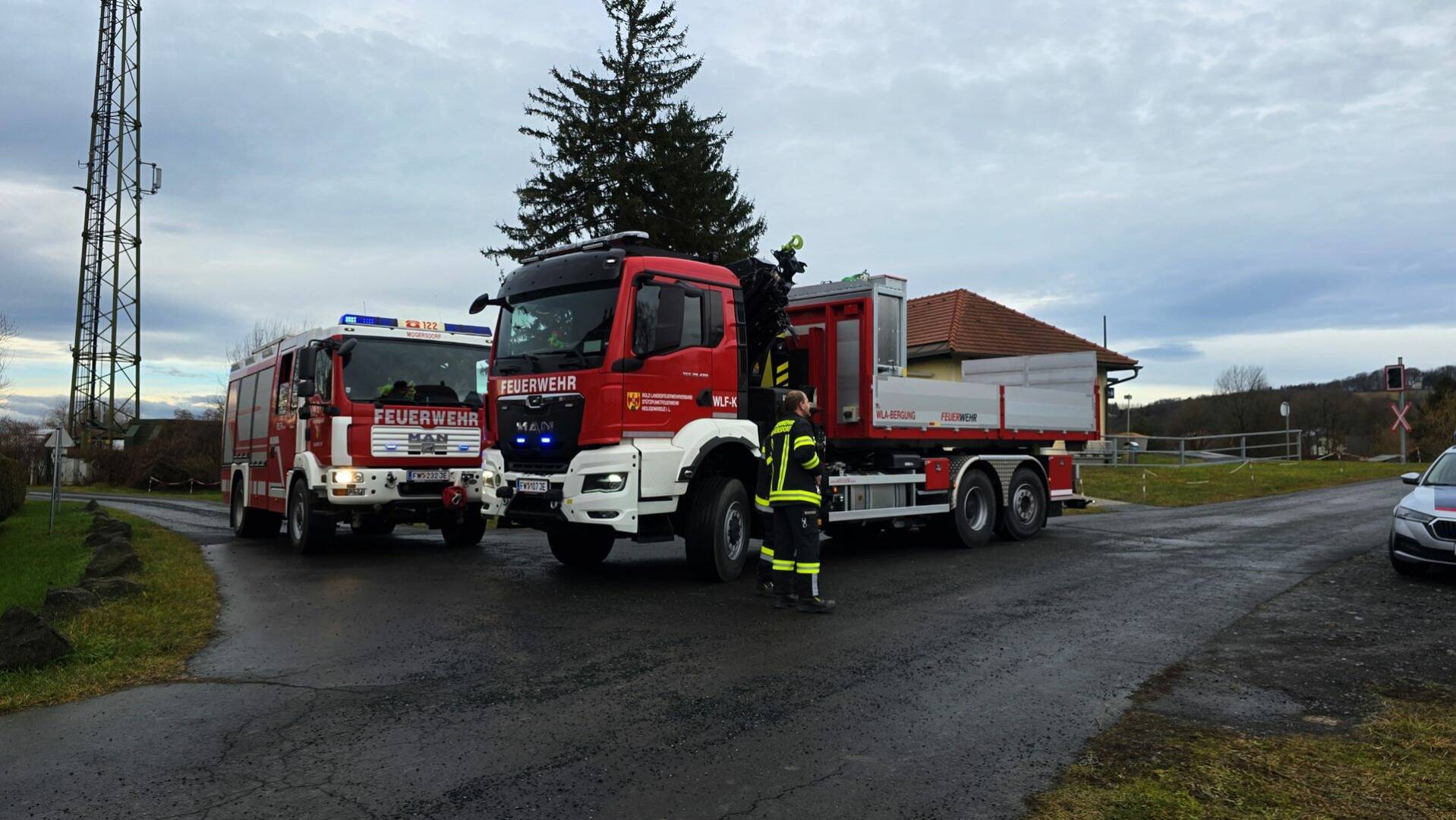 FF Mogersdorf: Navi lenkt LKW auf Hochwasserschutzdamm