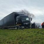 Navi lenkt LKW auf Hochwasserschutzdamm