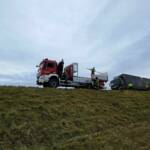 Navi lenkt LKW auf Hochwasserschutzdamm