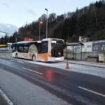 Brennender Linienbus mit verletzter Person