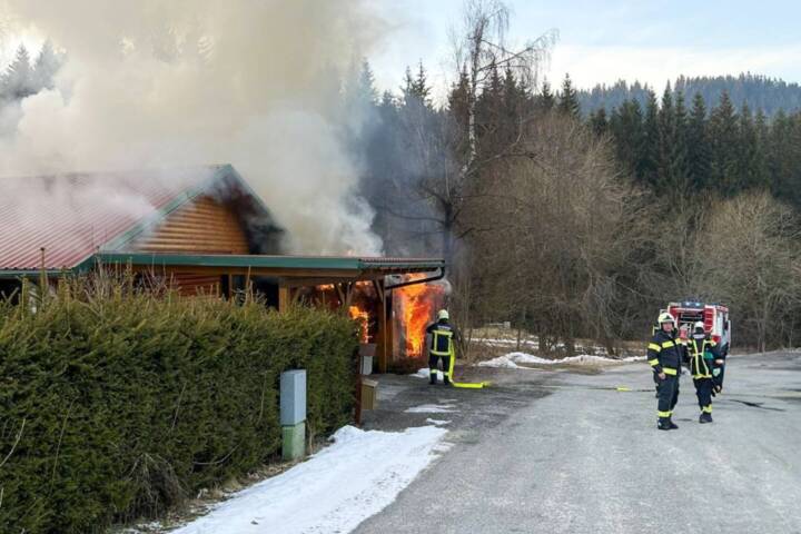 AFKDO Gmünd: Wohnhausbrand in Karlstift fordert Feuerwehren aus zwei Bezirken