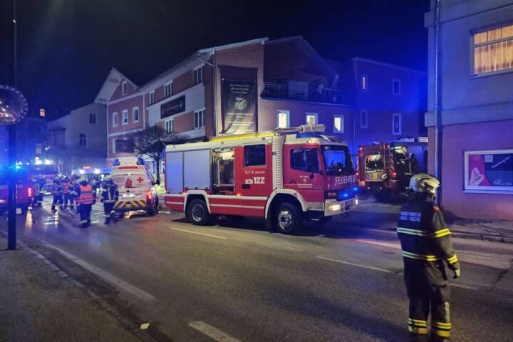 FF Bad Ischl: Rauch im Stiegenhaus führt zu Feuerwehreinsatz