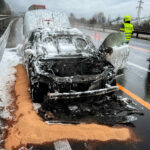 PKW in Vollbrand im Baustellenbereich auf der A9 bei Mautern