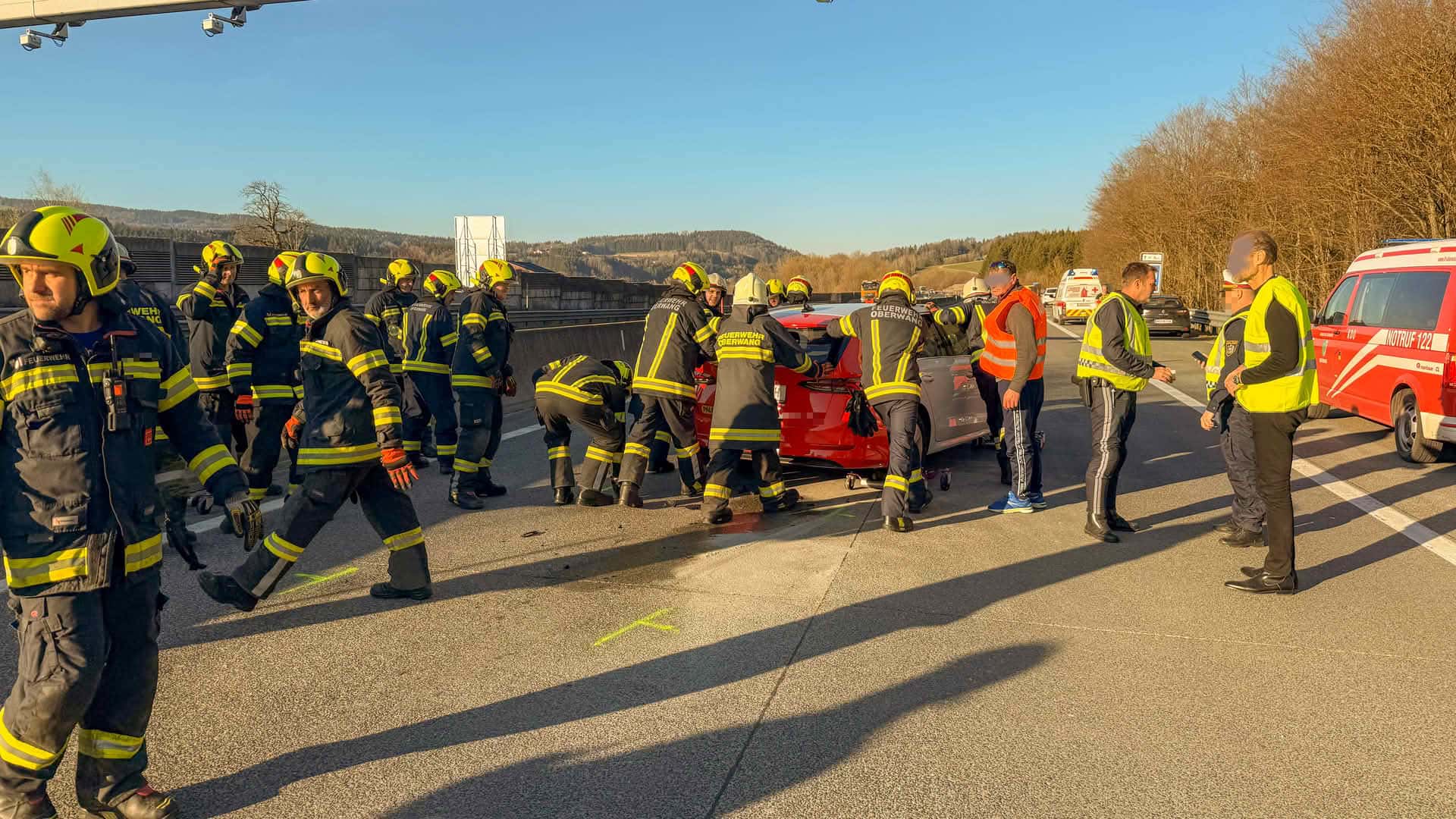 AFKDO Mondsee: Auffahrunfall bei Oberwang mit drei PKW’s und einem Verletzten