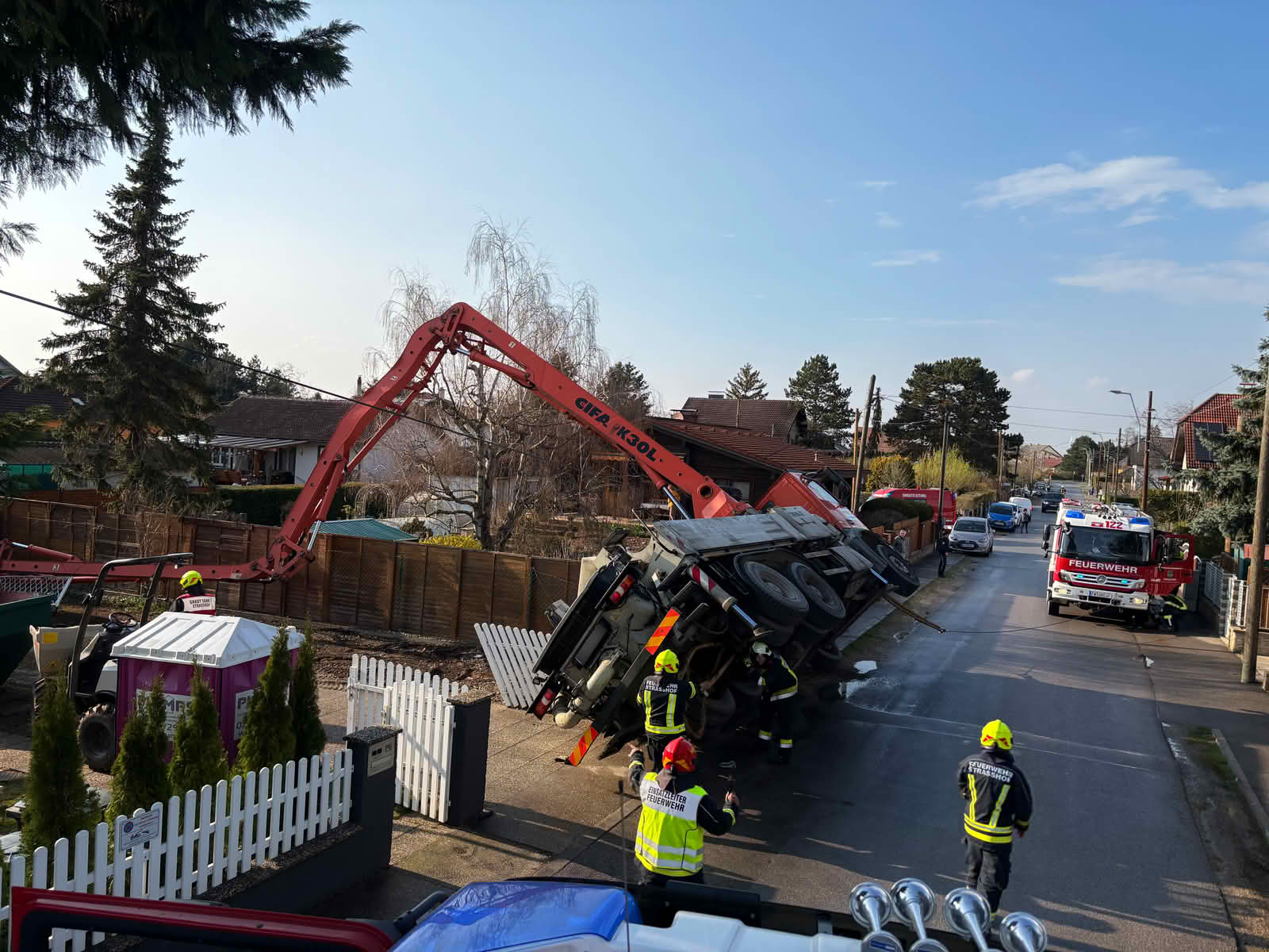 FF Strasshof a.d. Nordbahn: Bergung einer Betonpumpe