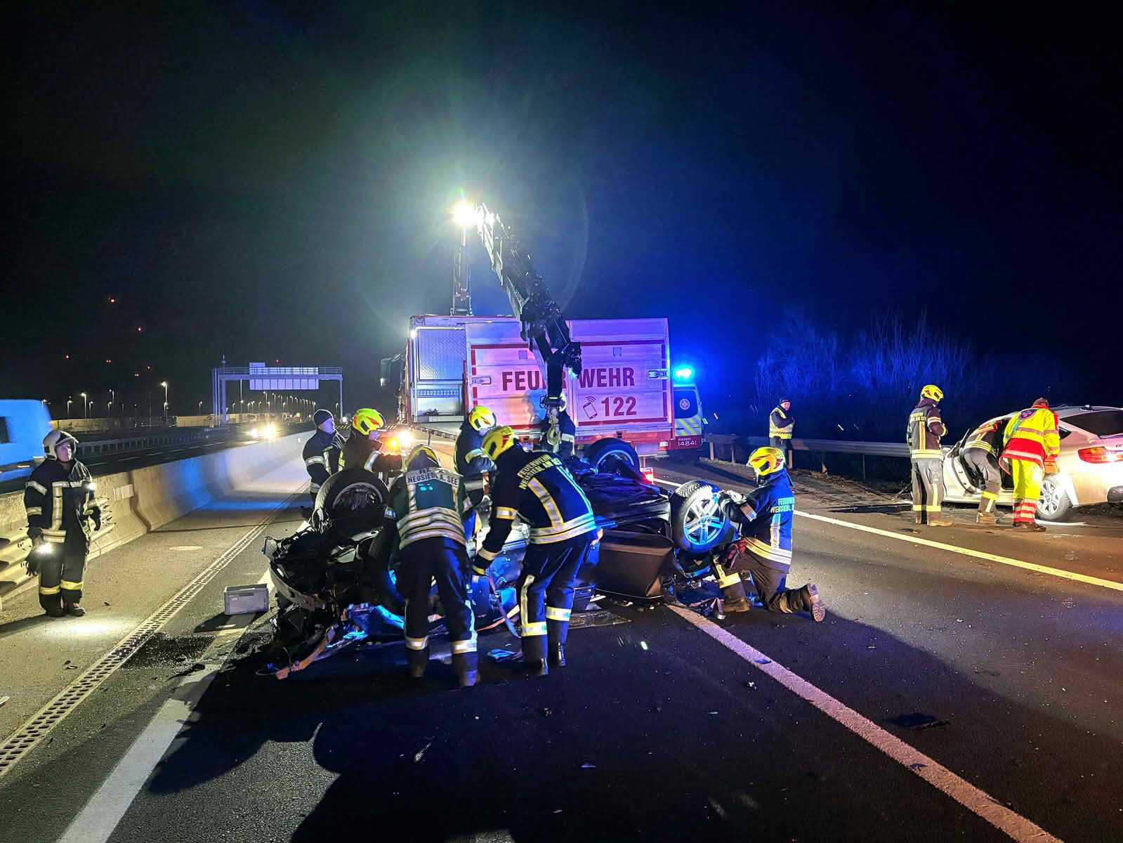 FF Neusiedl am See: Schwerer Verkehrsunfall mit Personenschaden auf der A4