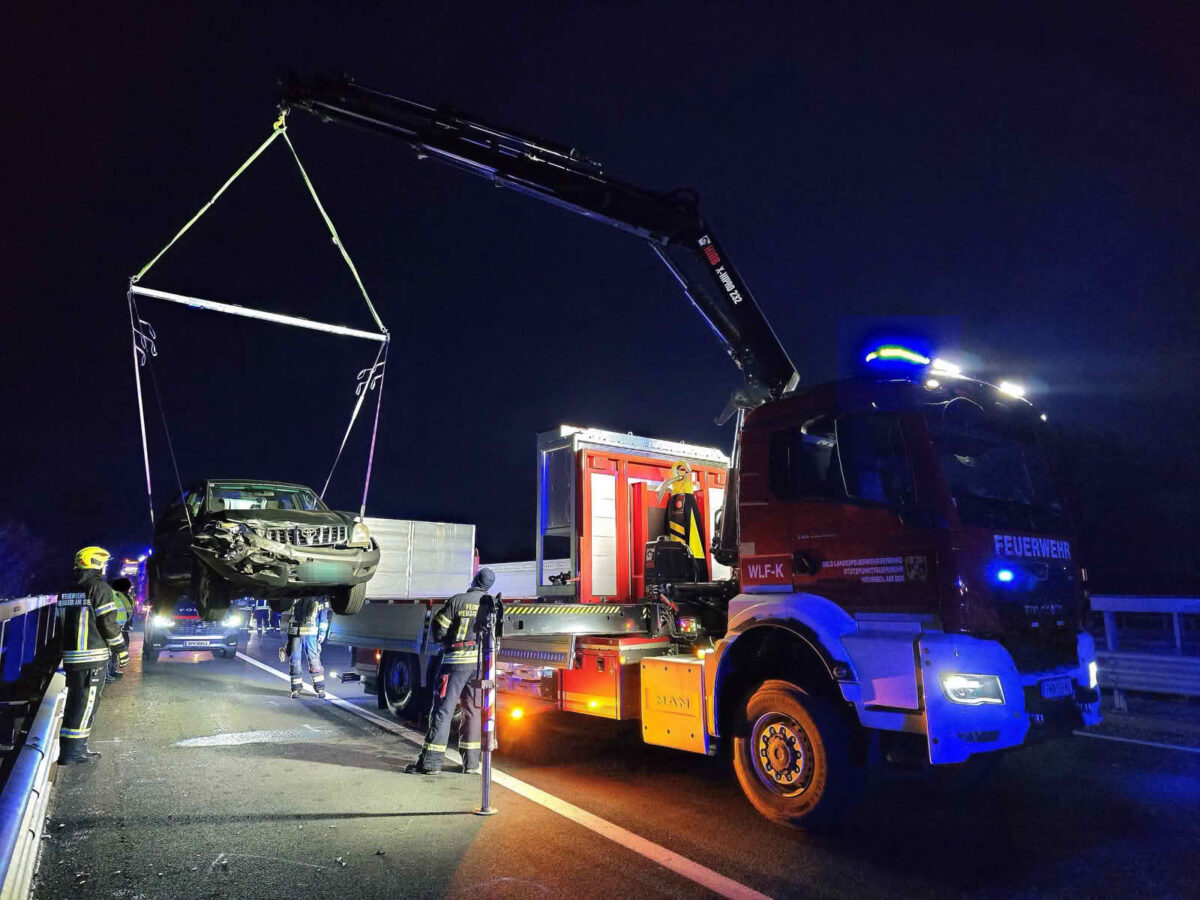 Schwerer Verkehrsunfall mit Personenschaden auf der A4