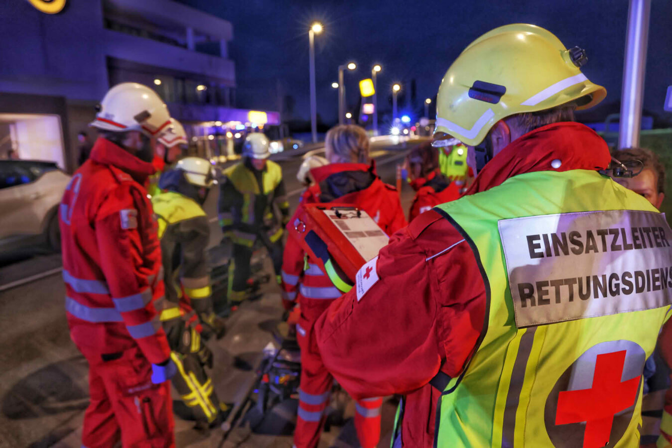 BFKDO Flachgau: Übung, Brand landwirtschaftlichen Objekts – Alarmstufe 4 12 Feuerwehren aus dem Bezirk Flachgau – Übung, Brand landwirtschaftlichen Objekts – Alarmstufe 4
