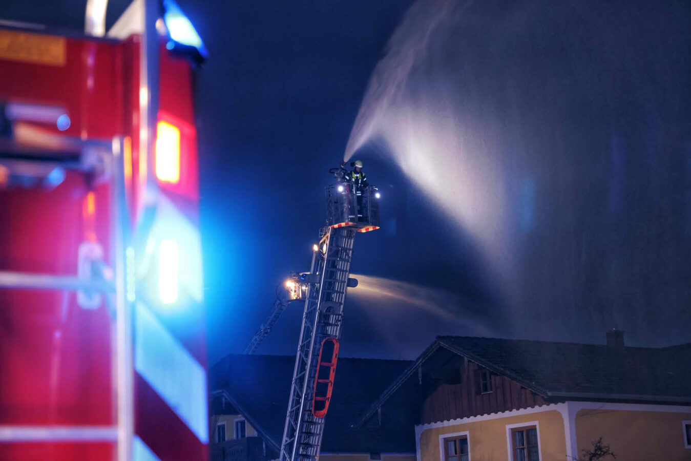 BFKDO Flachgau: Übung, Brand landwirtschaftlichen Objekts – Alarmstufe 4 13 Feuerwehren aus dem Bezirk Flachgau – Übung, Brand landwirtschaftlichen Objekts – Alarmstufe 4