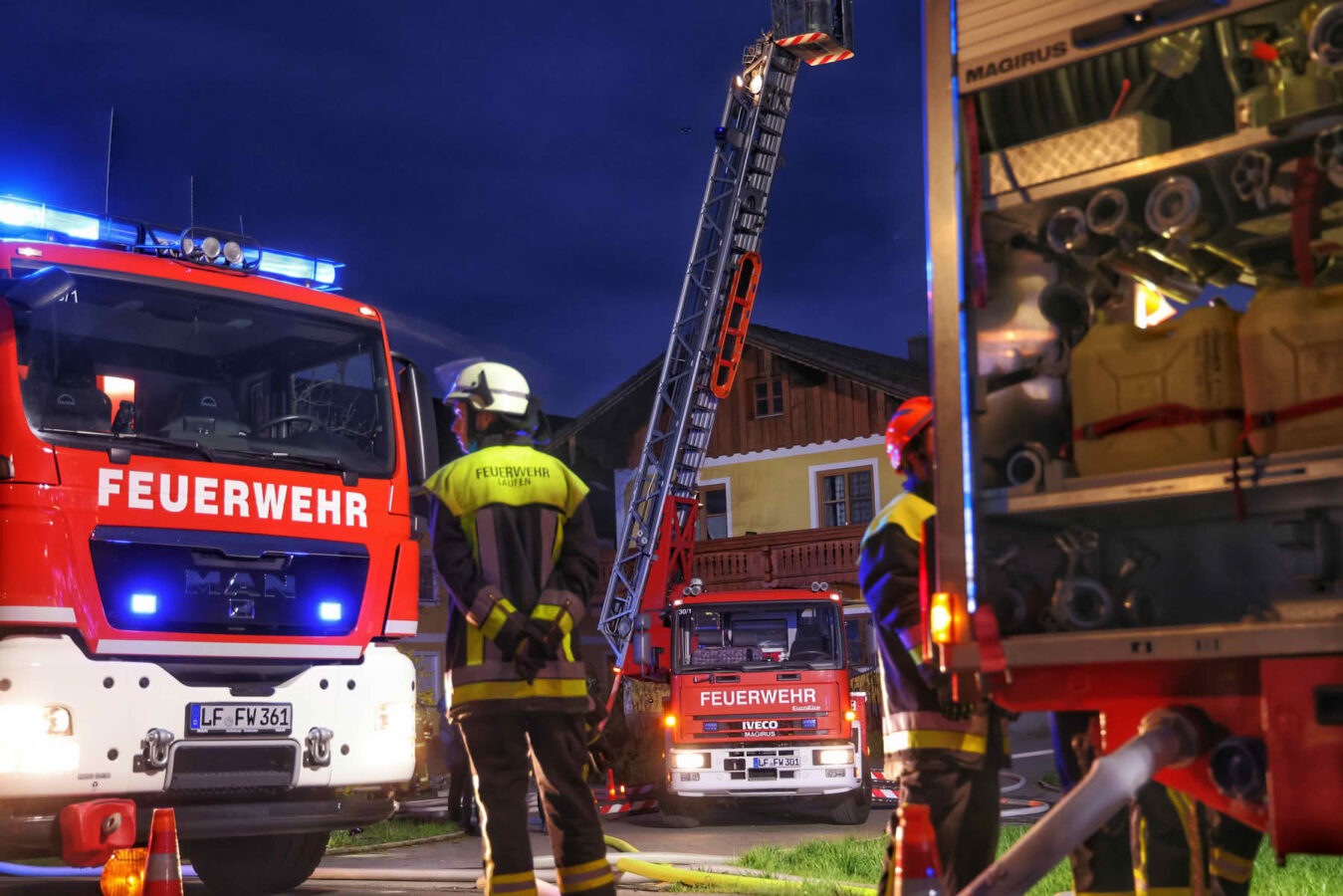 BFKDO Flachgau: Übung, Brand landwirtschaftlichen Objekts – Alarmstufe 4 14 Feuerwehren aus dem Bezirk Flachgau – Übung, Brand landwirtschaftlichen Objekts – Alarmstufe 4