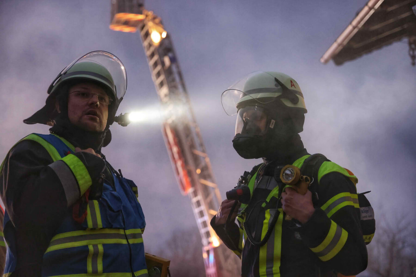 BFKDO Flachgau: Übung, Brand landwirtschaftlichen Objekts – Alarmstufe 4 5 Feuerwehren aus dem Bezirk Flachgau – Übung, Brand landwirtschaftlichen Objekts – Alarmstufe 4
