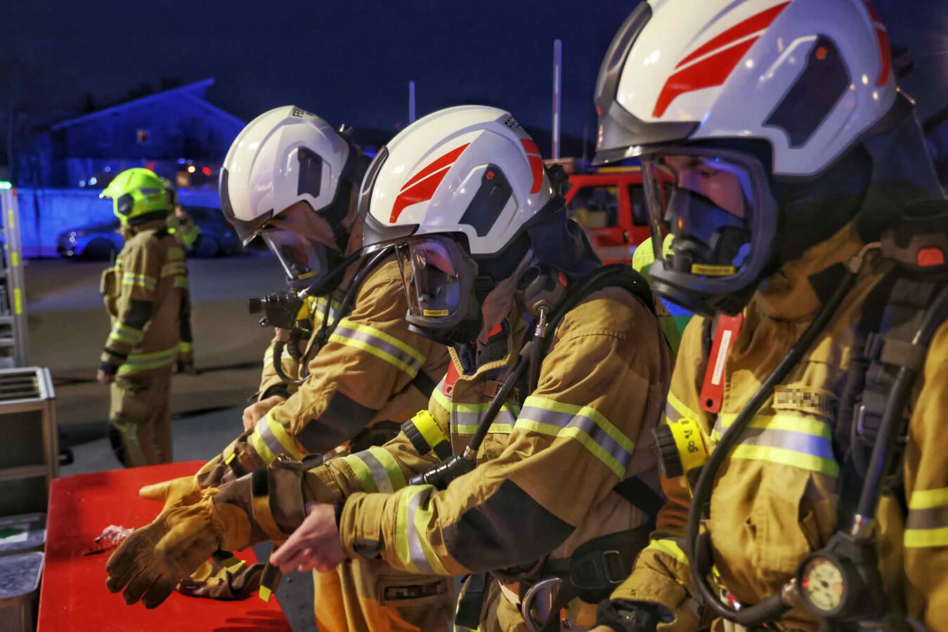 BFKDO Flachgau: Übung, Brand landwirtschaftlichen Objekts – Alarmstufe 4 8 Feuerwehren aus dem Bezirk Flachgau – Übung, Brand landwirtschaftlichen Objekts – Alarmstufe 4
