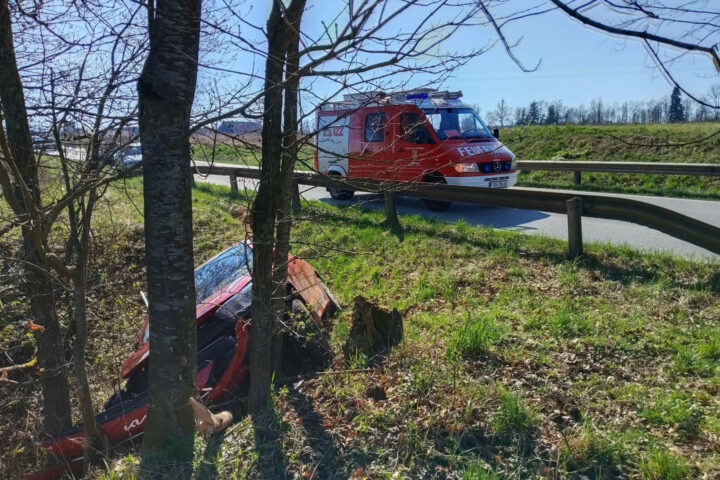 FF Pimpfing: Verkehrsunfall auf der AL514